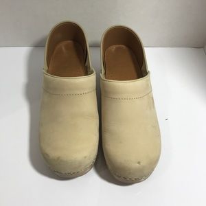 Dansko women’s professional clogs cream size 38